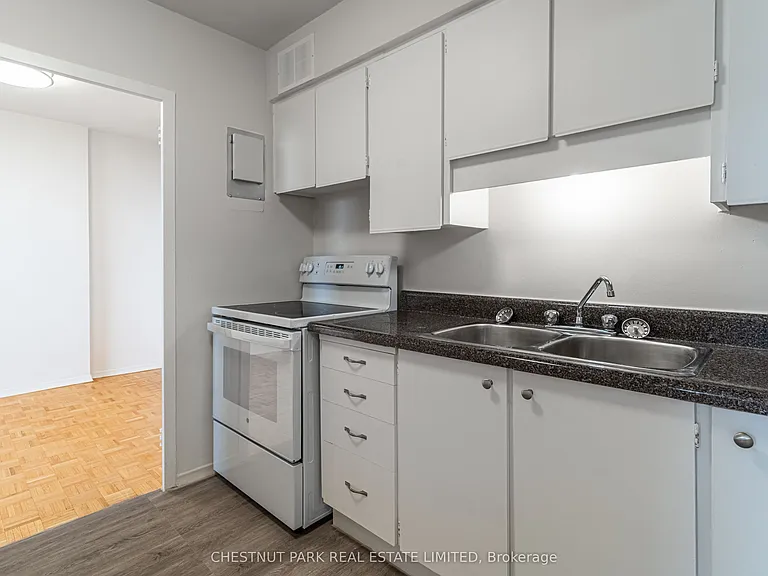 40 Godstone Rd #806 — Photo 15