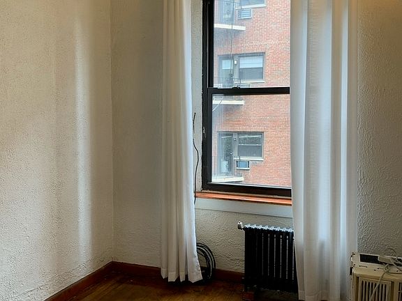 5th image of 216 Thompson St APT 4F