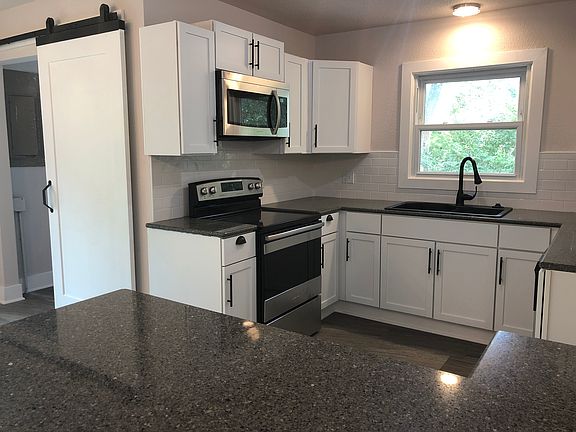 3rd image of 1544 W 21st Ter