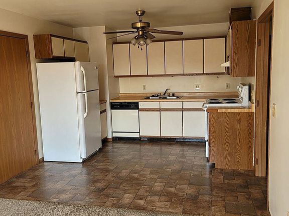 4th image of 911 W 3rd St #215