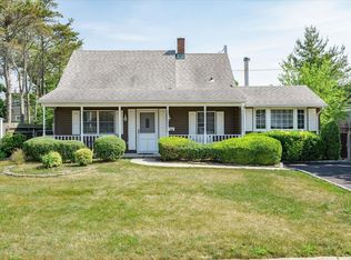 89 Haven Ln, Levittown, NY 11756