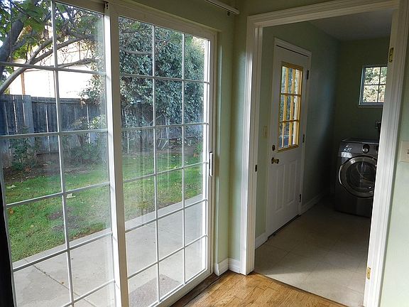 Slinding door to back 