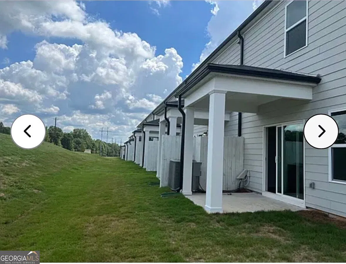 3 bed, 2.5 bath, 1888 sqft, $2,450 — Photo 2