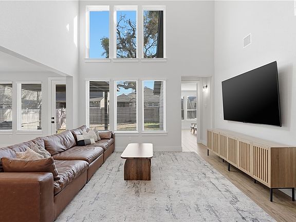 4th image of 195 Grand Canyon Way