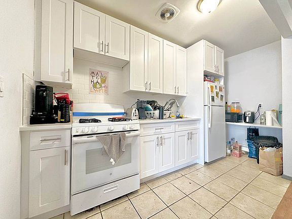 2nd image of 371 Kosciuszko St #1L