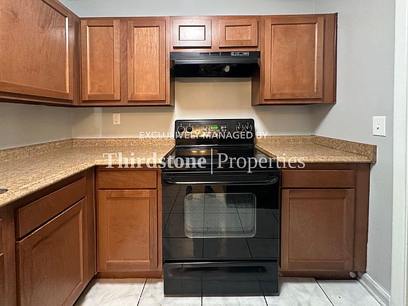 5th image of 1038 La Marche Dr