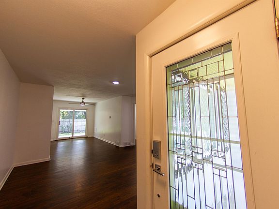 5th image of 510 N Fern Ave