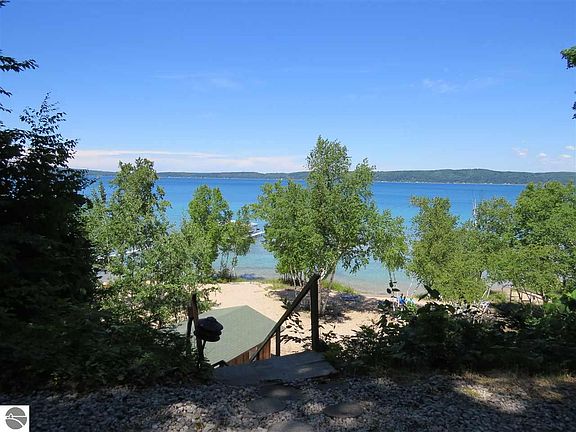 2nd image of 623 Shorewood Dr
