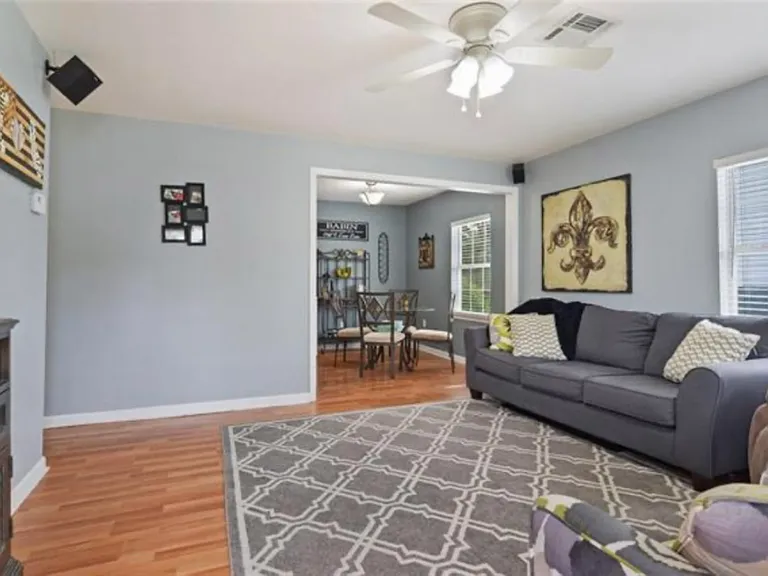 104 Trueil Ln — Photo 3
