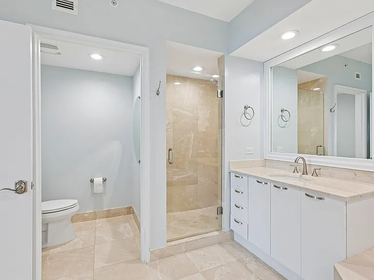 2650 Lake Shore Dr #1202 — Photo 23
