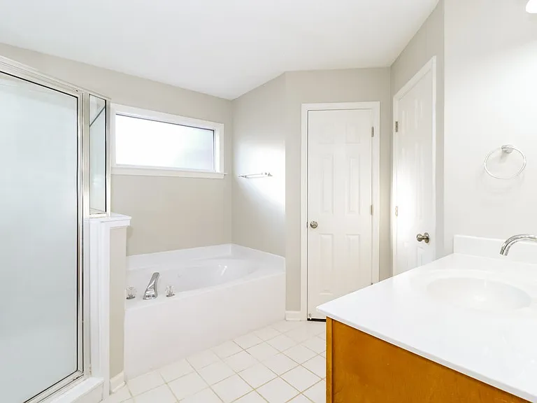 215 Lakewood Dr — Photo 12