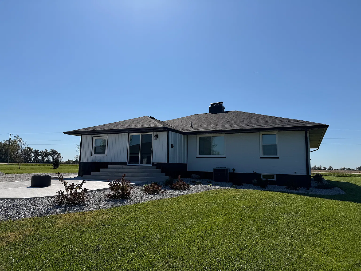3 bed, 3200 sqft, $2,700 — Photo 4
