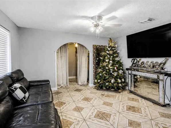 8830 Brackley Ln, Houston, TX 77088