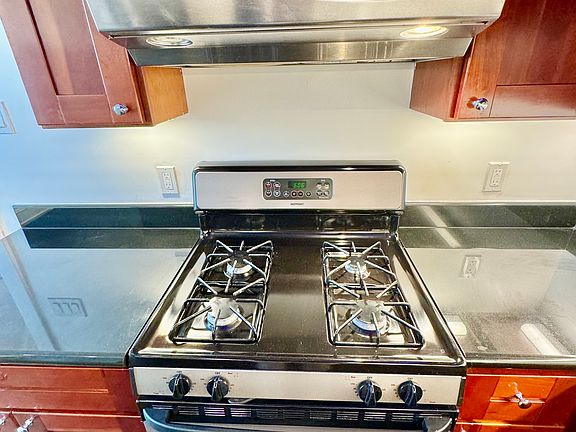 4th image of 1025 Jackson St #22