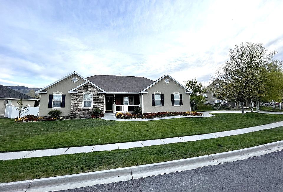 1st image of 1353 S Parkside Dr