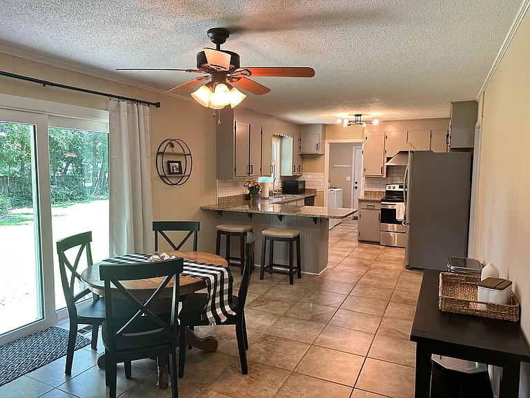 2204 N Dallerton Cir — Photo 10