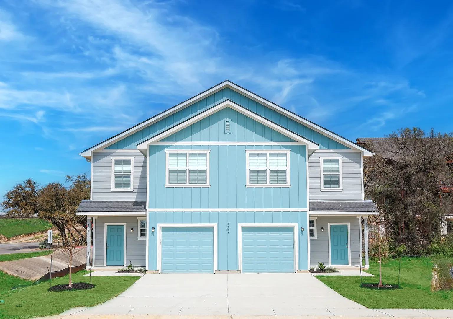 Modern 3 Bed 2.5 Bath Townhouse Near La Cantera & UTSA — Photo 1