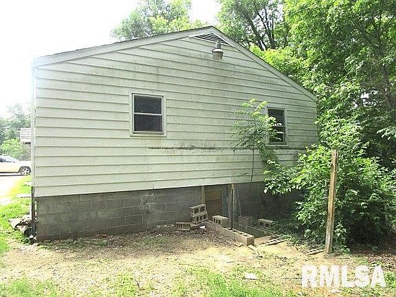 4th image of 204 E Ridge Rd