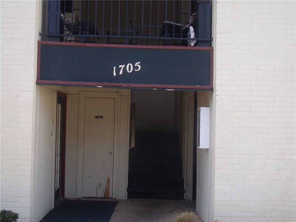 1st image of 1705 E Lindsey St
