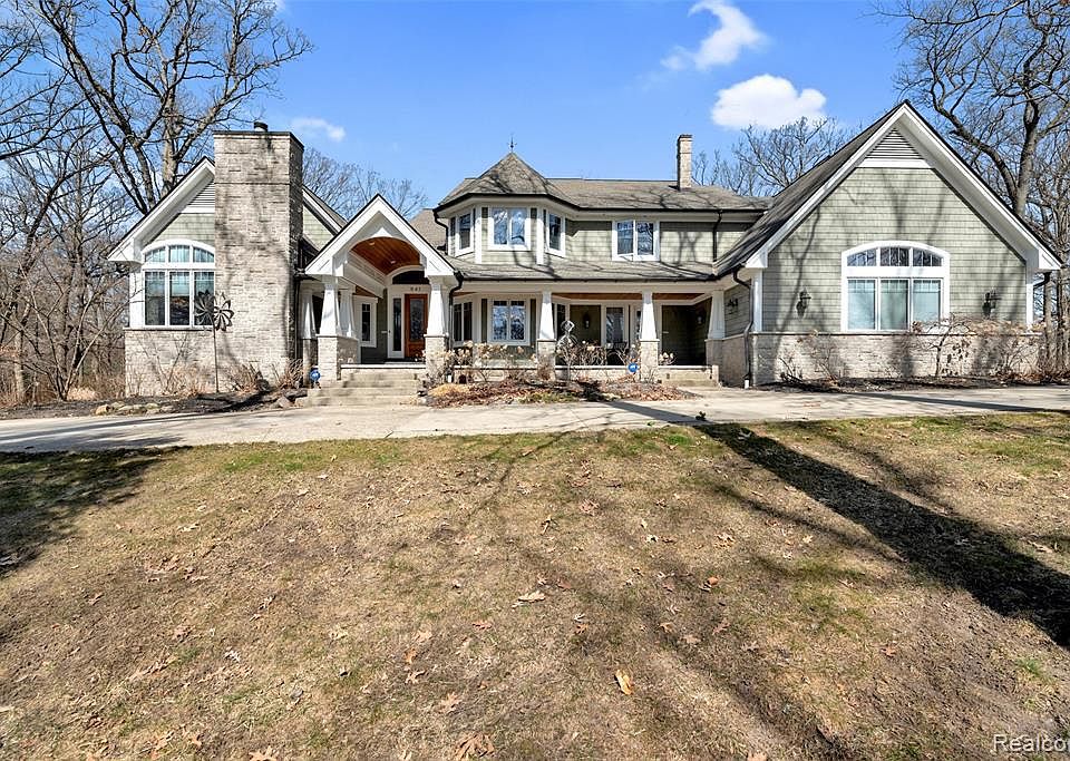 1st image of 841 Highwood Dr