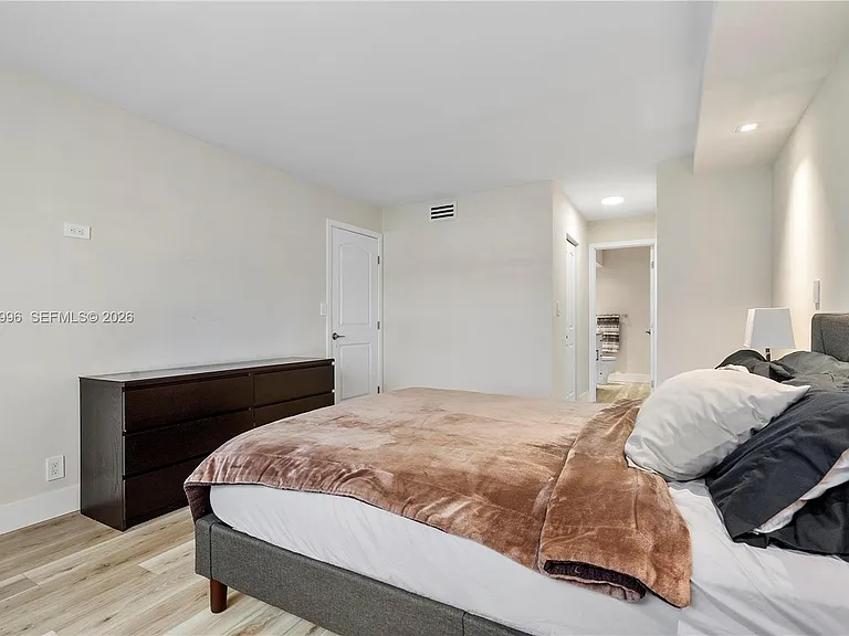 230 Lakeview Dr #106 — Photo 31