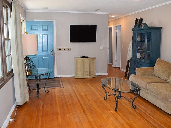 3rd image of 614 13th St NE