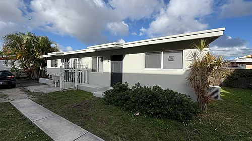 2165 NW 23rd St #1 Photo 1