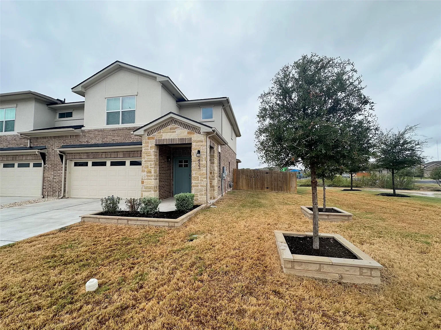 3 bed, 2.5 bath, 1808 sqft, $1,900 — Photo 2