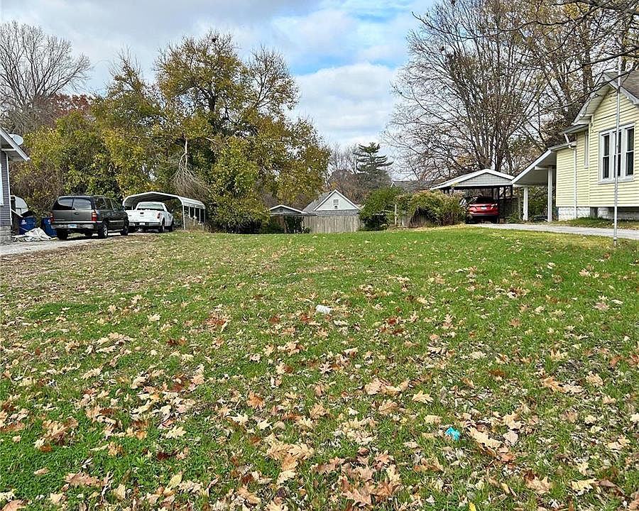 2nd image of 3308 Brown St