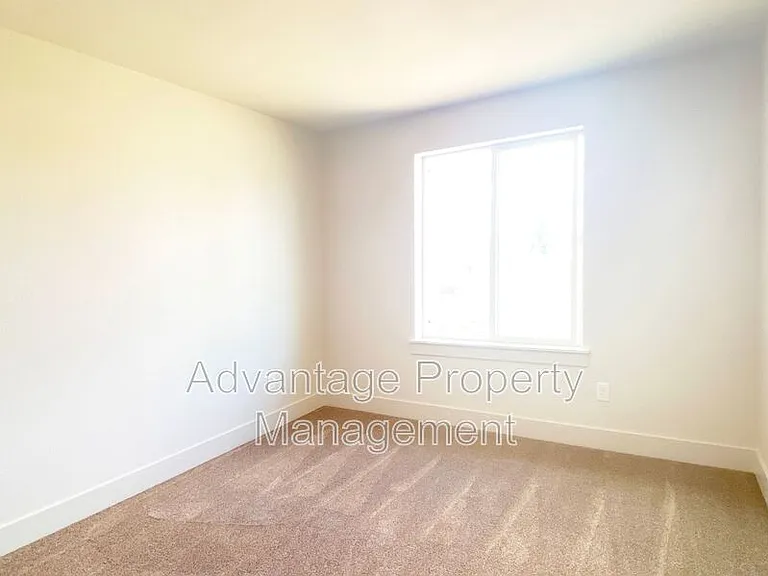 1786 S 9th St — Photo 12