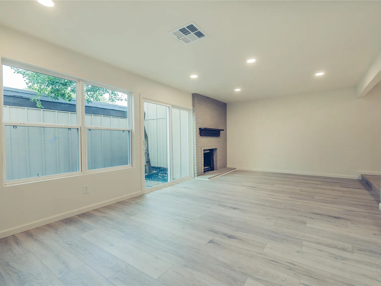 4 bed, 3.0 bath, 2082 sqft, $2,200 — Photo 3