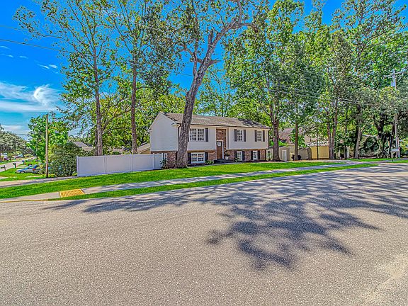 2nd image of 313 N Poplar Dr.