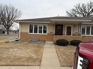 126 3rd St SE, Orange City, IA 51041