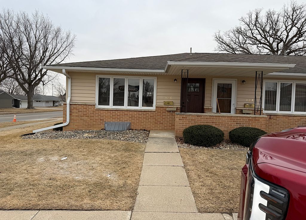 126 3rd St SE - Property Image
