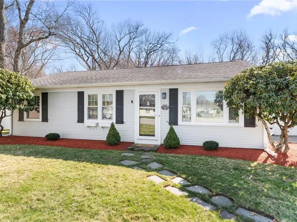 56 Star St, Warwick, RI 02888