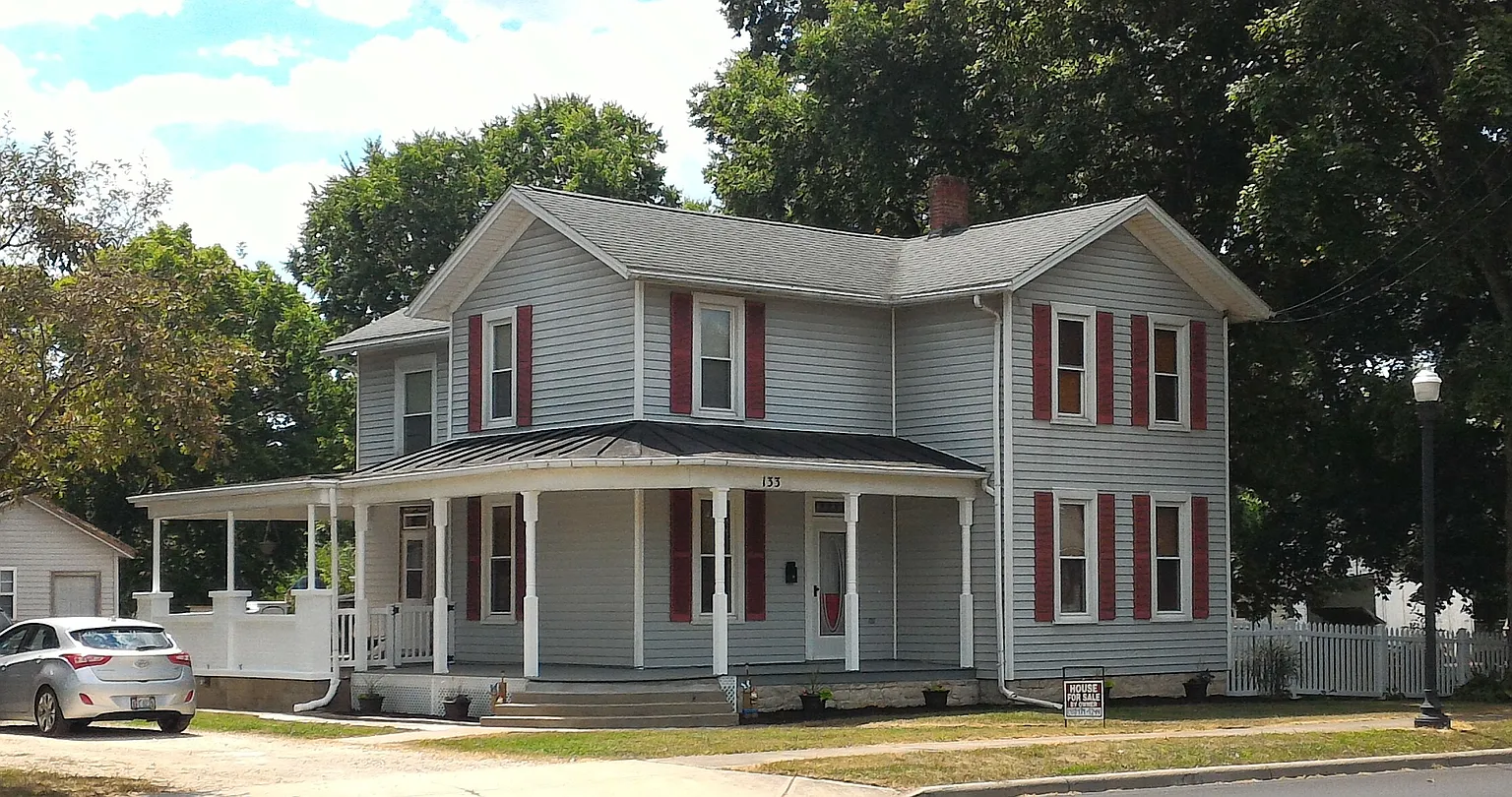 133 W Main St photo 1