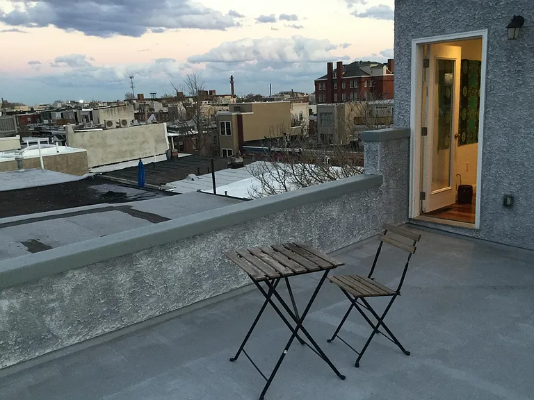 2418A Catharine St — Photo 18