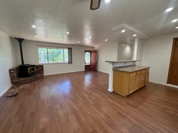 2100 Zermatt Dr, Pine Mountain Club, CA 93222