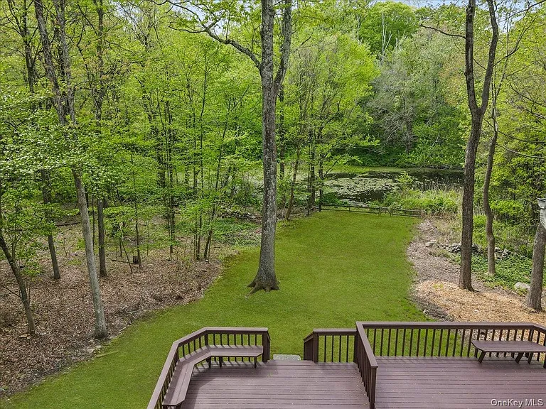 10 Silvermine Dr — Photo 3