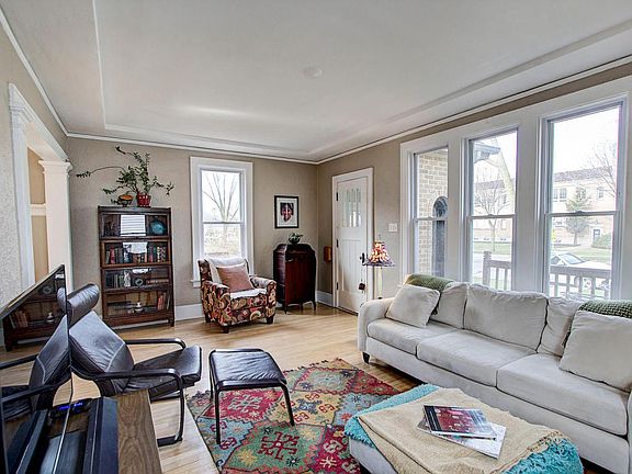 3rd image of 5654 N Santa Monica Blvd