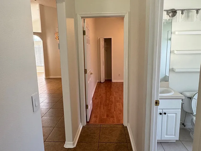1823 Ashton Dr E — Photo 25