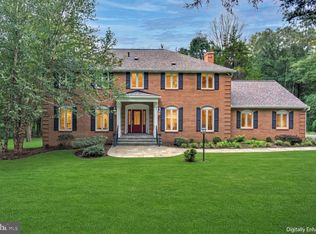 1010 Murphy Dr, Great Falls, VA 22066