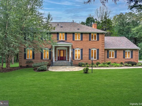 1010 Murphy Dr, Great Falls, VA 22066