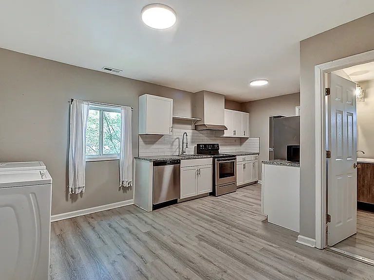 1107 Jefferson Ave #B — Photo 4