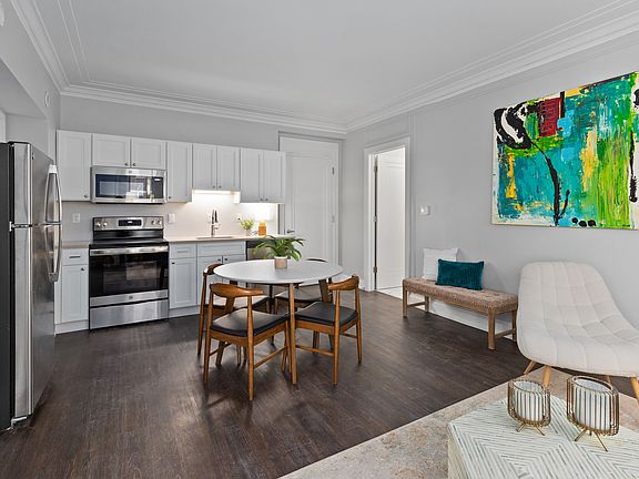 3rd image of 700 Seward St #2B-1Ba-950Sqft