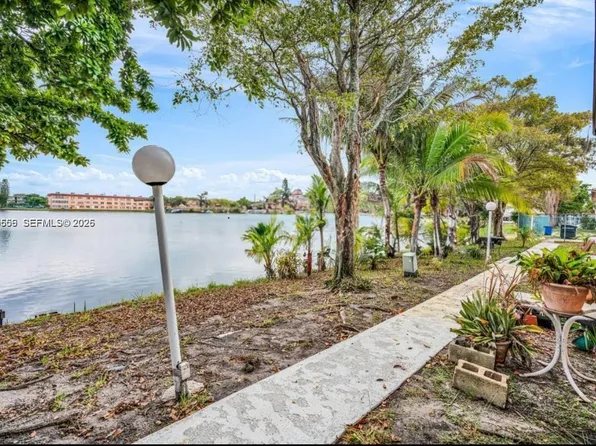 18801 NE 2nd Ave APT 1006, Miami, FL 33179