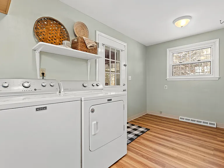Laundry room with side entrance to house