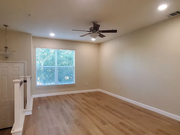 41 Esfahan Dr — Photo 2