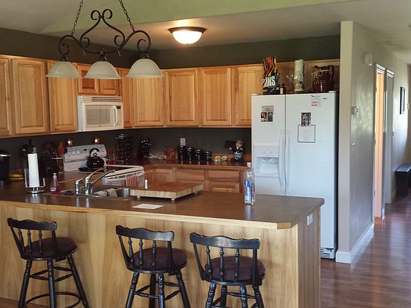 3rd image of 214 Flagstone Dr