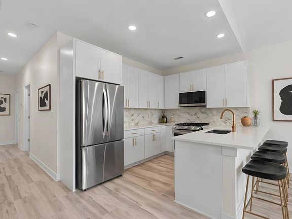 3rd image of 4447 S Calumet Ave